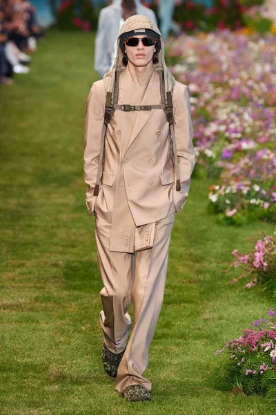Look 1